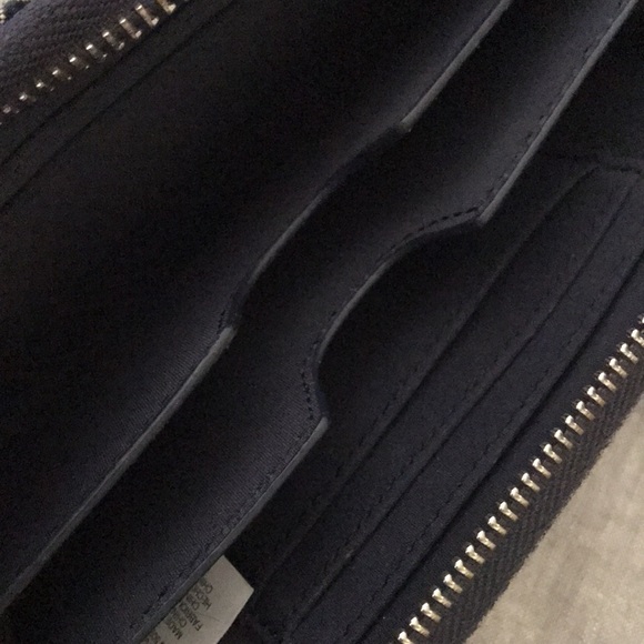 Tommy Hilfiger wallet/clutch - Picture 7 of 7